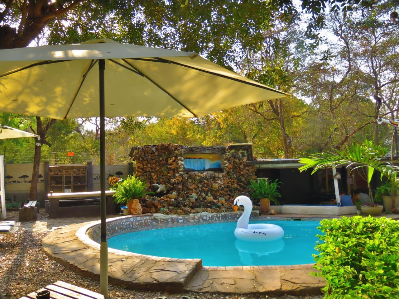 Victoria Falls Backpackers Lodge Екстериор снимка